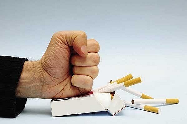 Vì nicotine gây nghiện nên việc bỏ thuốc không bao giờ là dễ dàng. Vì nicotine gây nghiện nên việc bỏ thuốc không bao giờ là dễ dàng.