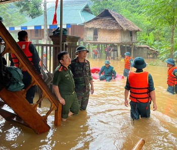 Thanh Hóa: Di dời người dân ra khỏi khu vực nguy cơ sạt lở, lên phương án ứng phó vùng áp thấp
