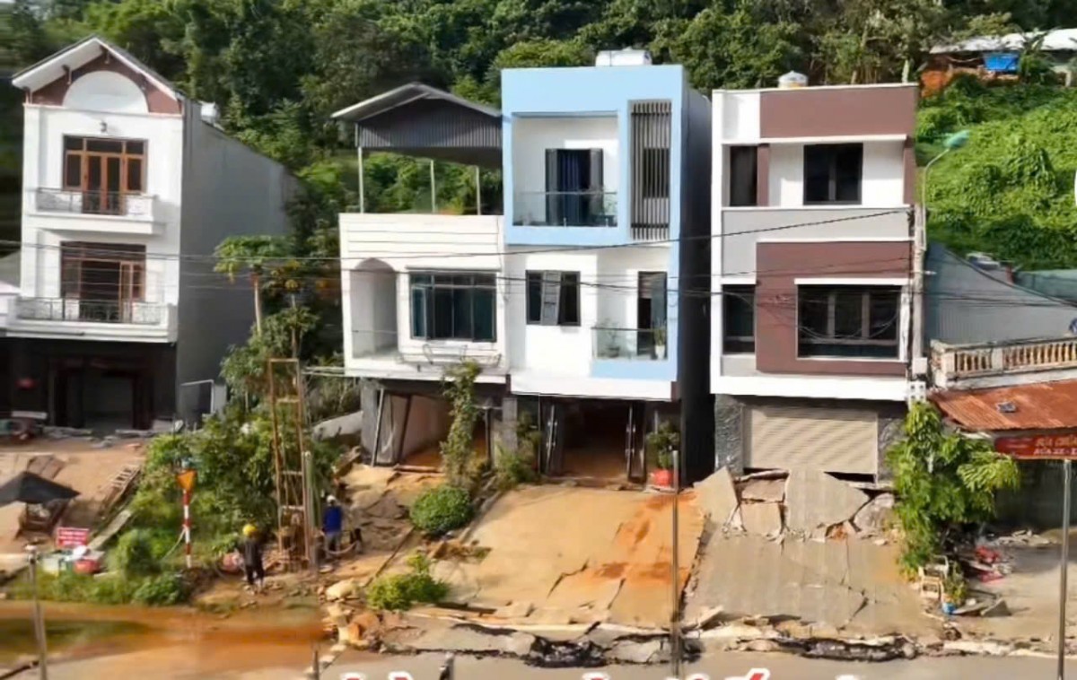 Lào Cai: 53 nhà mặt đường ‘cựa quậy’ trong đêm, trăm người tháo chạy Lào Cai: 53 nhà mặt đường ‘cựa quậy’ trong đêm, trăm người tháo chạy