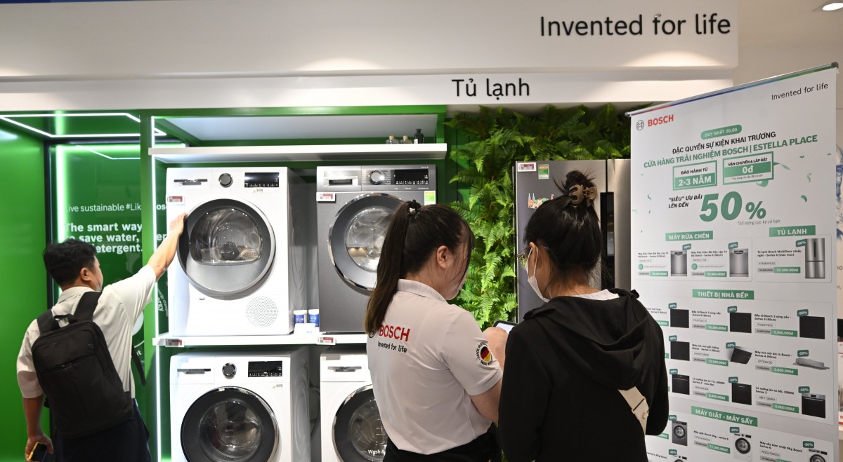 Khách hàng may mắn còn có cơ hội nhận khuyến mãi lên đến 50% và nhiều quà tặng hấp dẫn khi mua hàng và thanh toán trực tiếp tại cửa hàng Khách hàng may mắn còn có cơ hội nhận khuyến mãi lên đến 50% và nhiều quà tặng hấp dẫn khi mua hàng và thanh toán trực tiếp tại cửa hàng