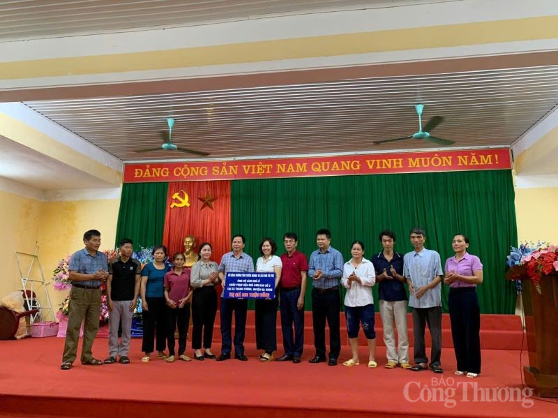 Ngành Công Thương Tuyên Quang phối hợp hỗ trợ đồng bào vùng lũ tại huyện Na Hang Ngành Công Thương Tuyên Quang phối hợp hỗ trợ đồng bào vùng lũ tại huyện Na Hang