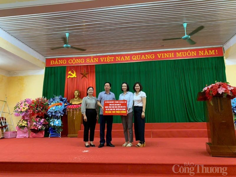 Ngành Công Thương Tuyên Quang phối hợp hỗ trợ đồng bào vùng lũ tại huyện Na Hang Ngành Công Thương Tuyên Quang phối hợp hỗ trợ đồng bào vùng lũ tại huyện Na Hang