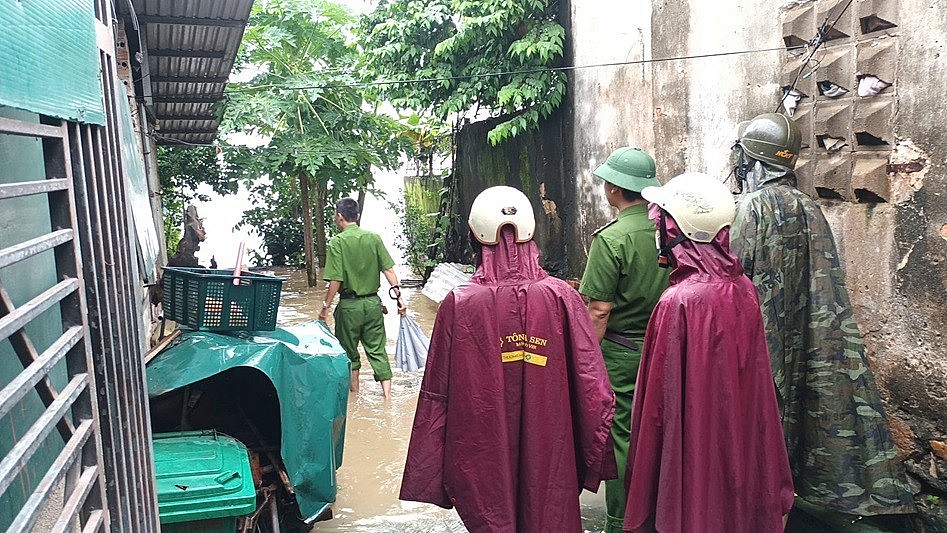 Thanh Hóa mực nước nhiều sông dâng cao, sạt lở đất, hàng trăm hộ dân phải di dời khẩn cấp