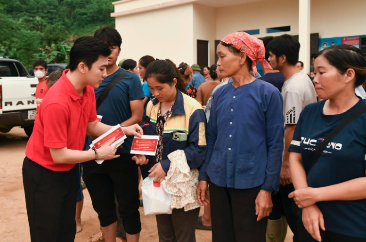 Bảo Tín Minh Châu ủng hộ 760 triệu đồng hỗ trợ cho đồng bào bị thiệt hại do bão lũ