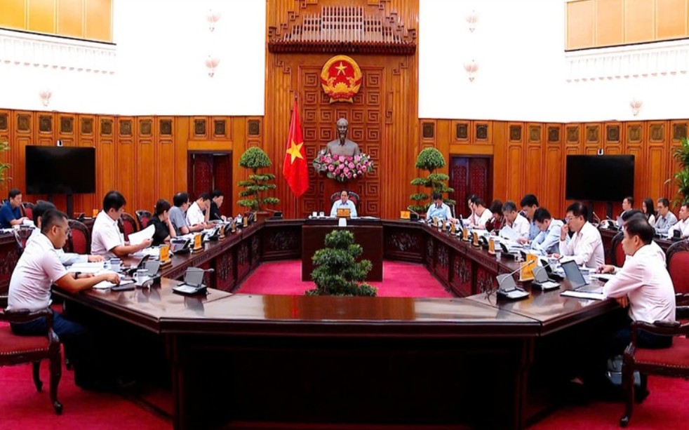 Thủ tướng cũng yêu cầu các cơ quan bám sát tình hình phát triển điện mặt trời mái nhà, đề xuất cấp có thẩm quyền điều chỉnh quy hoạch liên quan khi cần thiết. (Ảnh: VGP/Nhật Bắc) Thủ tướng cũng yêu cầu các cơ quan bám sát tình hình phát triển điện mặt trời mái nhà, đề xuất cấp có thẩm quyền điều chỉnh quy hoạch liên quan khi cần thiết. (Ảnh: VGP/Nhật Bắc)