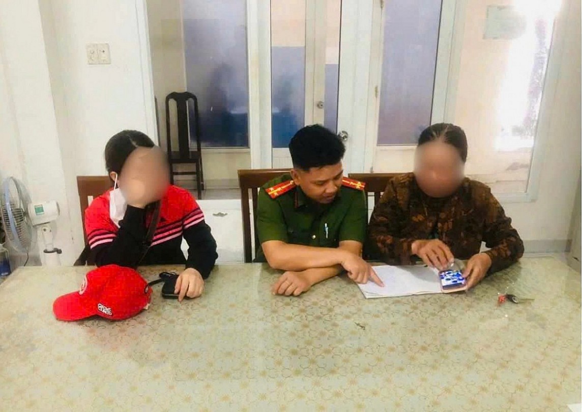 Công an Bình Dương kịp thời ngăn chặn trường hợp người dân chuyển tiền cho đối tượng lừa đảo Công an Bình Dương kịp thời ngăn chặn trường hợp người dân chuyển tiền cho đối tượng lừa đảo