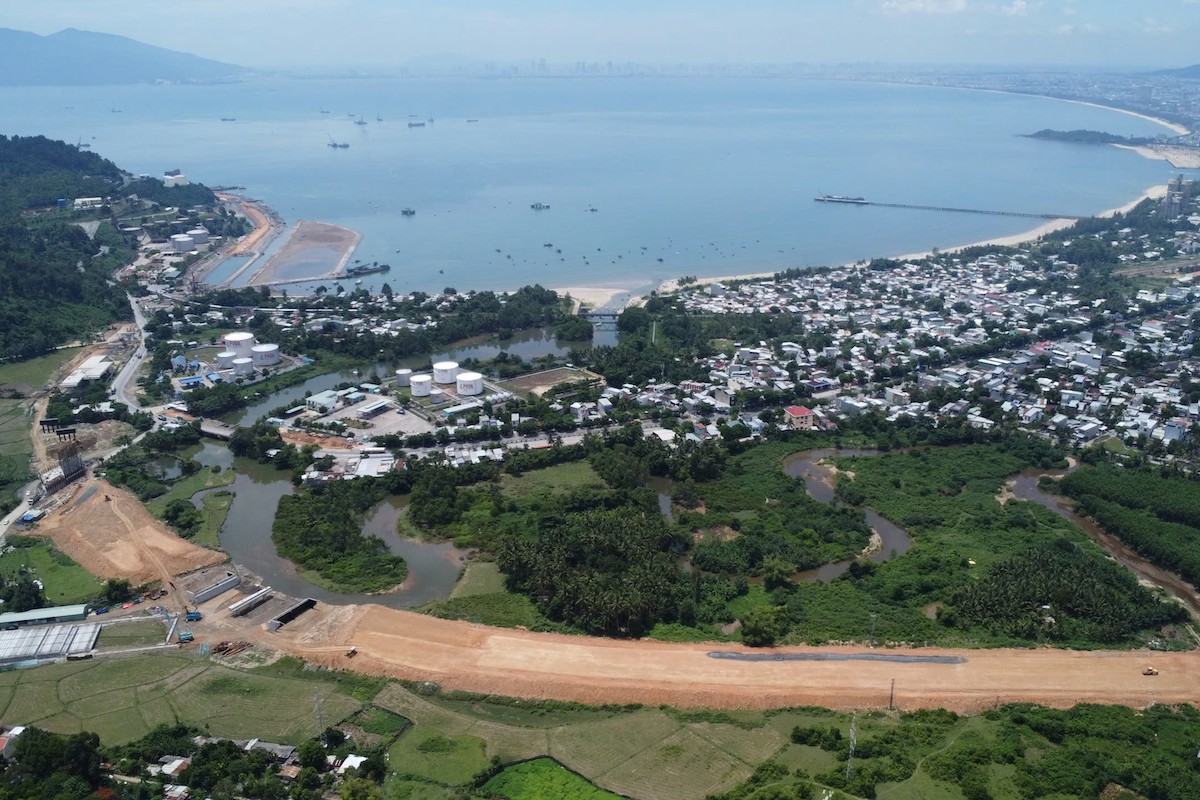 Nổ mìn phục vụ thi công dự án đường ven biển nối cảng Liên Chiểu (Đà Nẵng) Nổ mìn phục vụ thi công dự án đường ven biển nối cảng Liên Chiểu (Đà Nẵng)