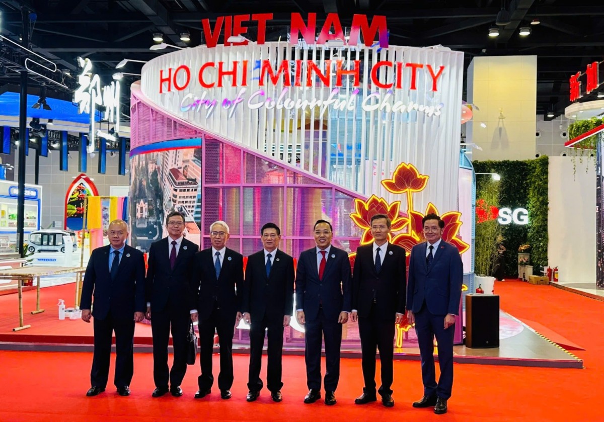 Gần 200 gian hàng Việt tham gia hội nghị giao thương giữa doanh nghiệp Việt Nam và Trung Quốc Gần 200 gian hàng Việt tham gia hội nghị giao thương giữa doanh nghiệp Việt Nam và Trung Quốc