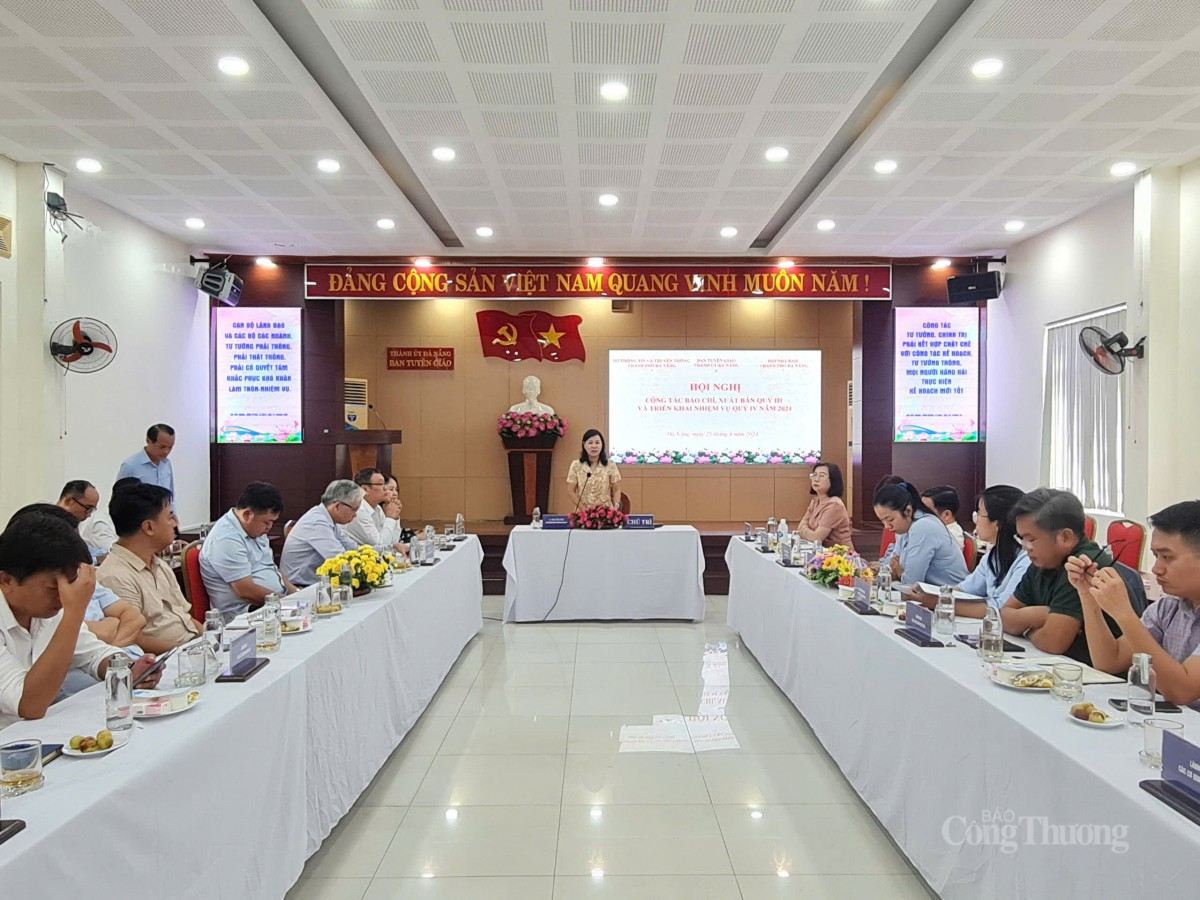 Bà Mai Thị Thu, Phó Trưởng Ban Tuyên giáo Thành ủy Đà Nẵng chủ trì hội nghị