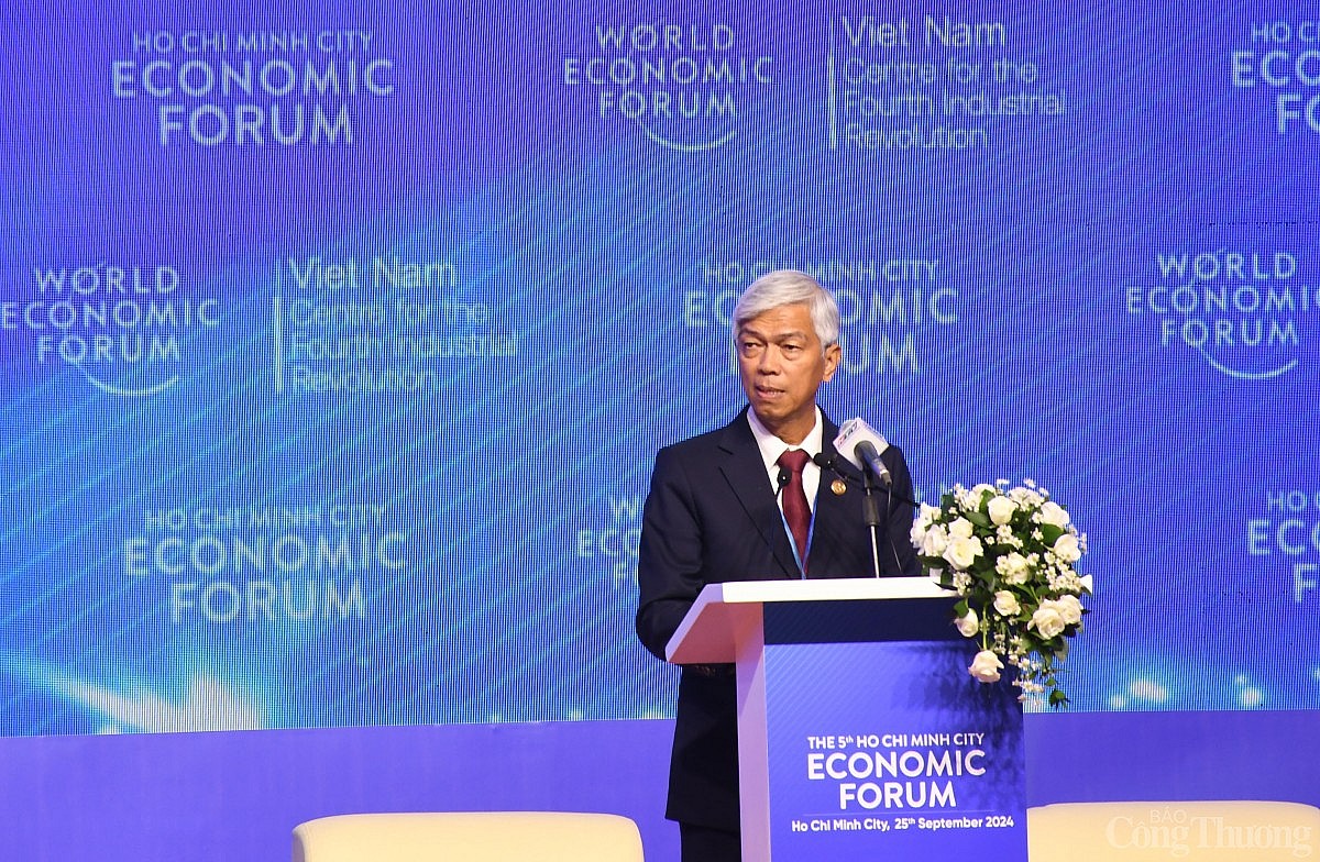 Thủ tướng Phạm Minh Chính chủ trì phiên đối thoại chính sách với khách mời trong nước và quốc tế