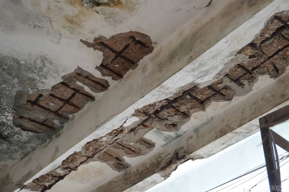 Theo ghi nhận, các nhà tập thể này đều đã xuống cấp nghiêm trọng, nhiều mảng tường mục nát, bong tróc