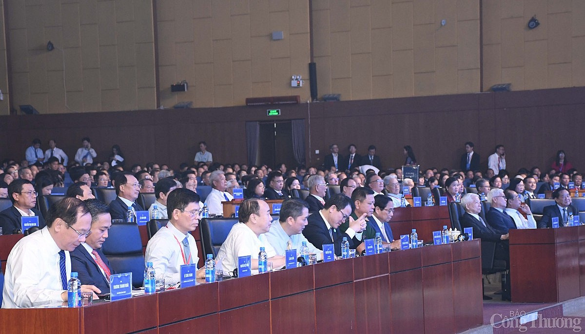 Thủ tướng Phạm Minh Chính dự hội nghị công bố quy hoạch tỉnh Bình Dương