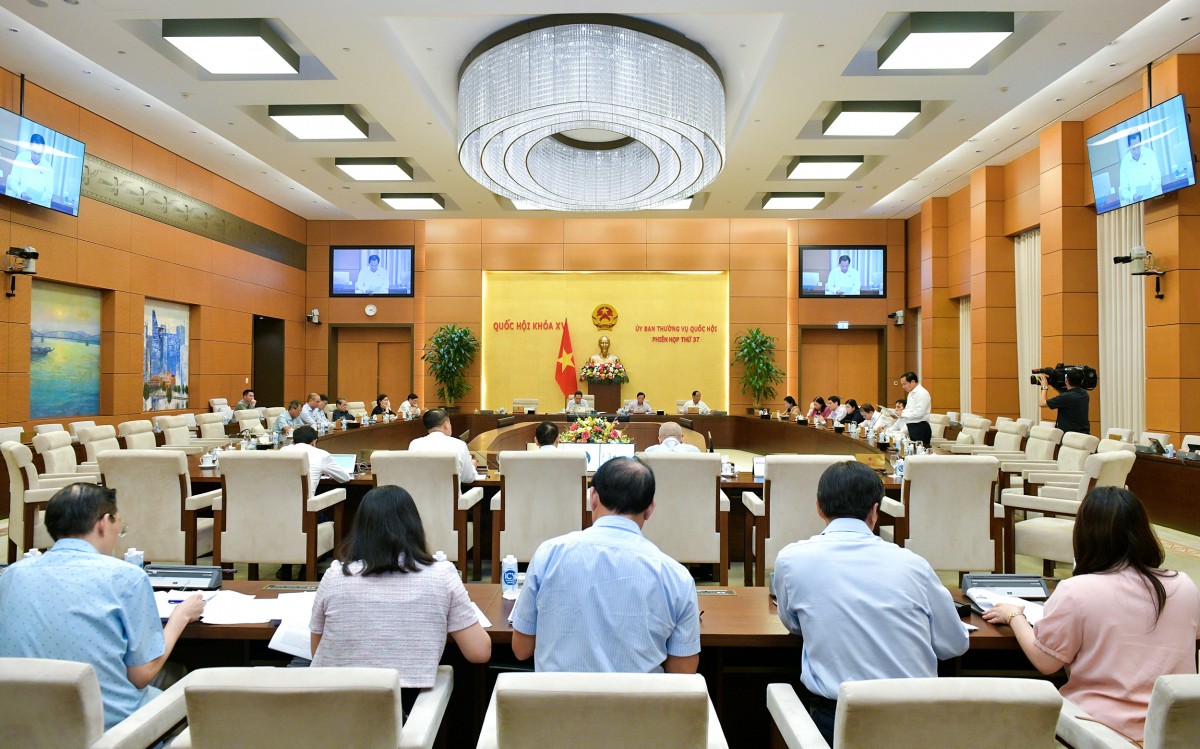 Ủy ban Thường vụ Quốc hội cho ý kiến về dự án Luật Thuế tiêu thụ đặc biệt (sửa đổi) Ủy ban Thường vụ Quốc hội cho ý kiến về dự án Luật Thuế tiêu thụ đặc biệt (sửa đổi)