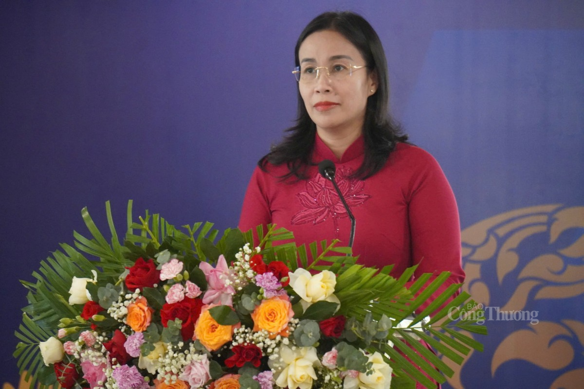 Bà Nguyễn Thị Anh Thi, Phó Chủ tịch UBND TP. Đà Nẵng phát biểu tại lễ khai mạc Bà Nguyễn Thị Anh Thi, Phó Chủ tịch UBND TP. Đà Nẵng phát biểu tại lễ khai mạc