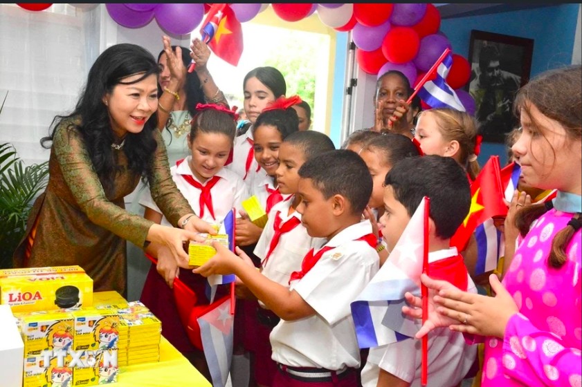 Phu nhân Tổng Bí thư, Chủ tịch nước thăm Trường tiểu học Võ Thị Thắng Phu nhân Tổng Bí thư, Chủ tịch nước thăm Trường tiểu học Võ Thị Thắng