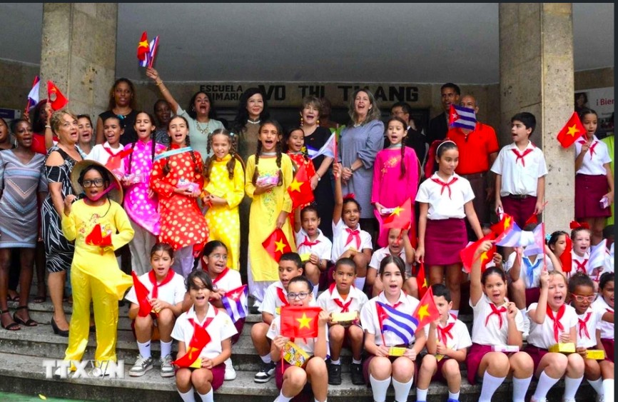 Phu nhân Tổng Bí thư, Chủ tịch nước thăm Trường tiểu học Võ Thị Thắng Phu nhân Tổng Bí thư, Chủ tịch nước thăm Trường tiểu học Võ Thị Thắng