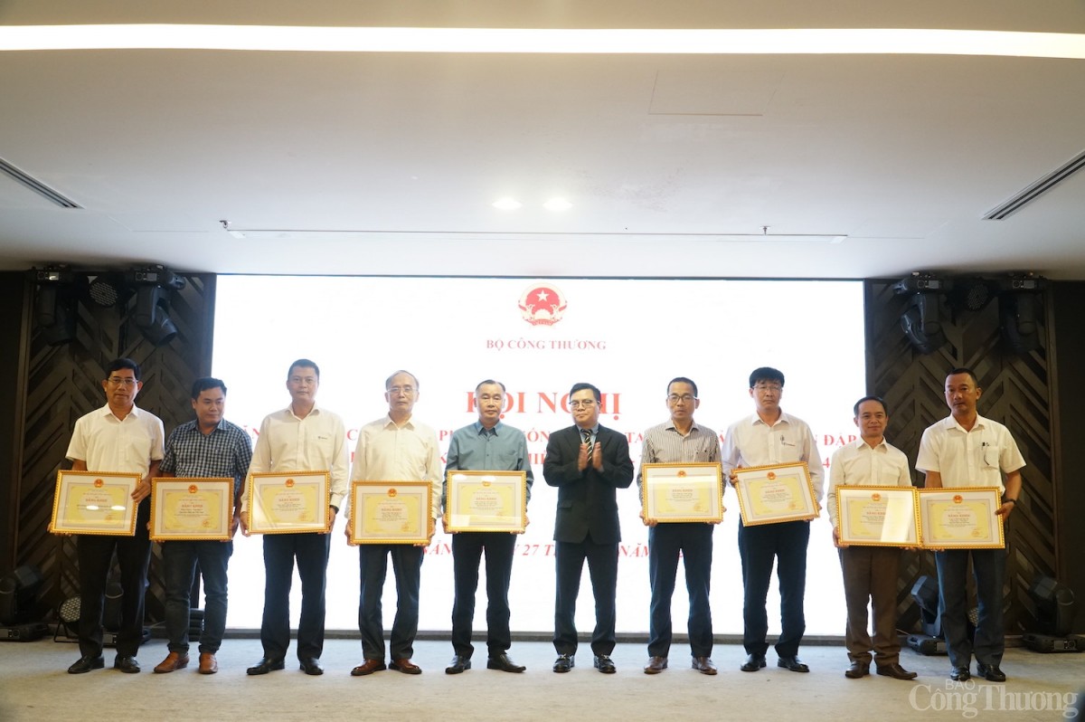 Sẵn sàng theo phương châm '4 tại chỗ' chủ động ứng phó với các đợt thiên tai năm 2024 Sẵn sàng theo phương châm '4 tại chỗ' chủ động ứng phó với các đợt thiên tai năm 2024