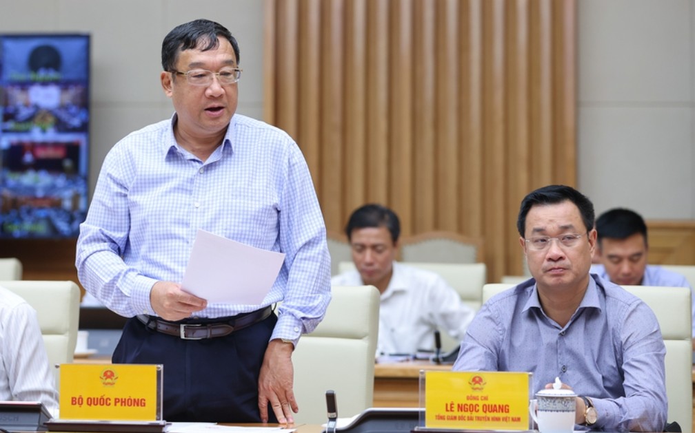 Thượng tướng Phạm Hoài Nam, Thứ trưởng Bộ Quốc phòng: Bộ Quốc phòng huy động trên 350.000 cán bộ, chiến sĩ và trên 5.000 phương tiện; gần 2.000 tàu thuyền và 6 máy bay, trực thăng để chi viện, hỗ trợ cho nhân dân vùng khó khăn. (Ảnh: VGP/Nhật Bắc) Thượng tướng Phạm Hoài Nam, Thứ trưởng Bộ Quốc phòng: Bộ Quốc phòng huy động trên 350.000 cán bộ, chiến sĩ và trên 5.000 phương tiện; gần 2.000 tàu thuyền và 6 máy bay, trực thăng để chi viện, hỗ trợ cho nhân dân vùng khó khăn. (Ảnh: VGP/Nhật Bắc)