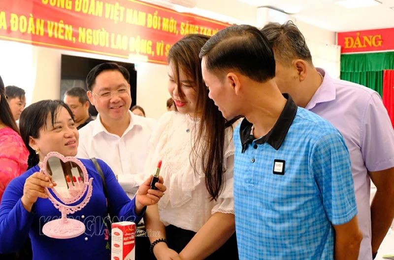 Hà Giang: Kết nối giao thương, mở rộng thị trường tiêu thụ sản phẩm Hà Giang: Kết nối giao thương, mở rộng thị trường tiêu thụ sản phẩm