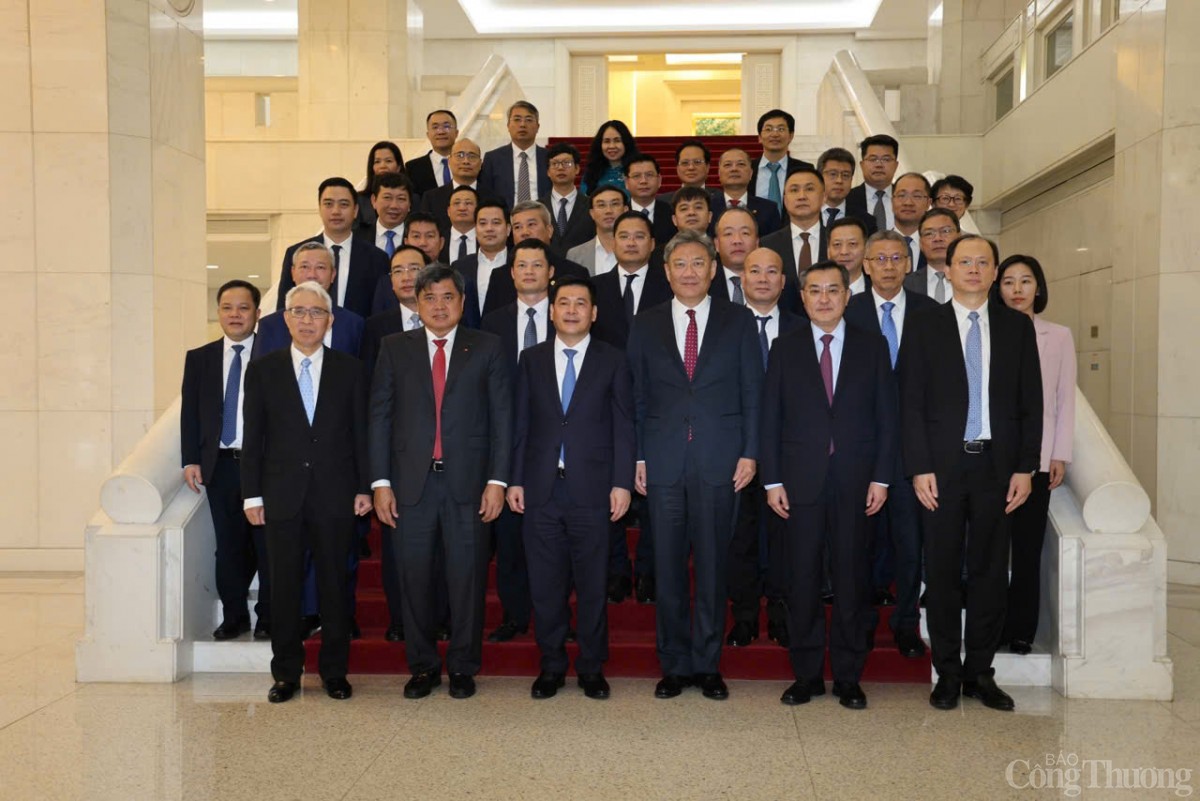 Bộ trưởng Nguyễn Hồng Diên đồng chủ trì Kỳ họp 13 Ủy ban hợp tác kinh tế, thương mại Việt - Trung Bộ trưởng Nguyễn Hồng Diên đồng chủ trì Kỳ họp 13 Ủy ban hợp tác kinh tế, thương mại Việt - Trung