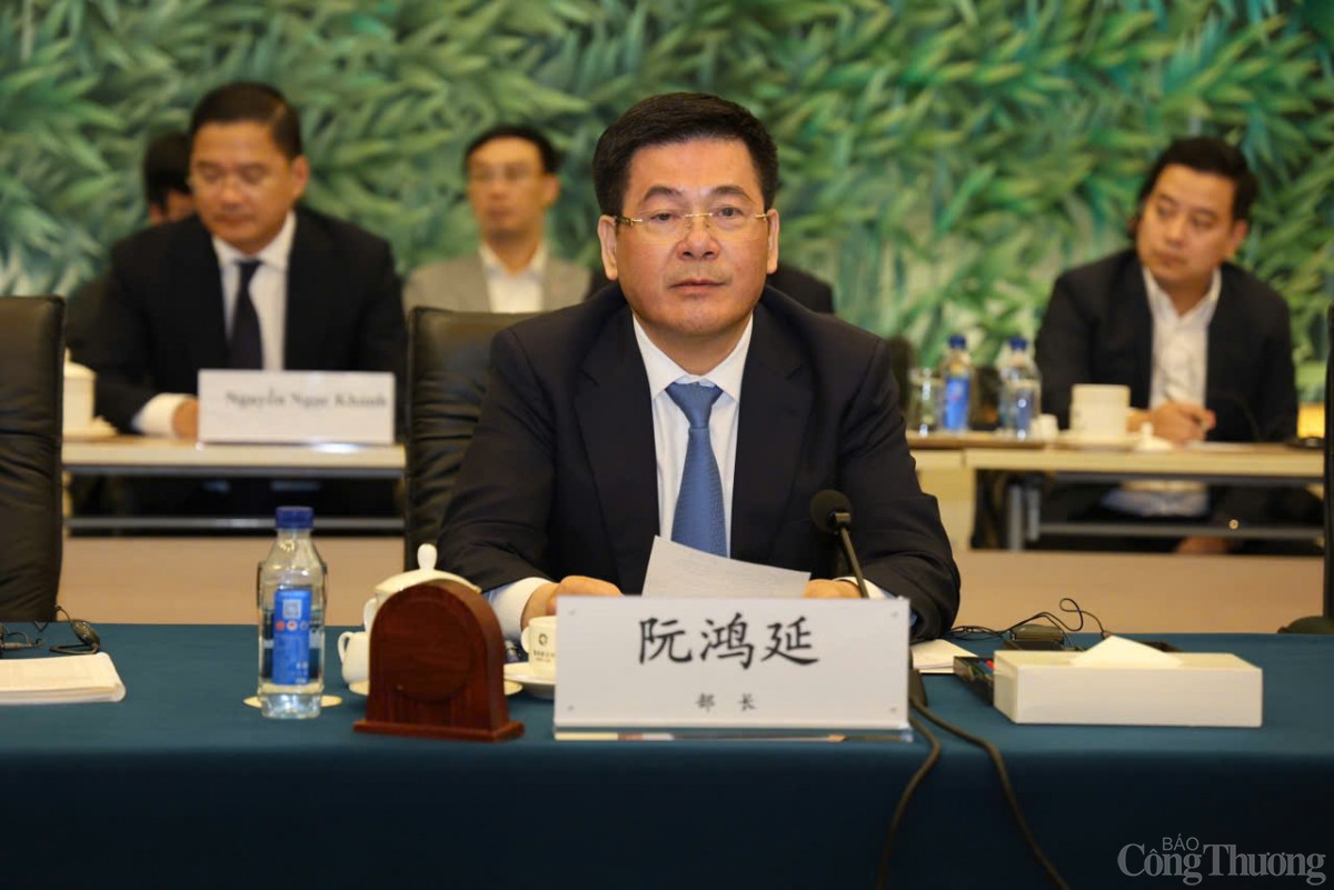 Bộ trưởng Nguyễn Hồng Diên đồng chủ trì Kỳ họp 13 Ủy ban hợp tác kinh tế, thương mại Việt - Trung Bộ trưởng Nguyễn Hồng Diên đồng chủ trì Kỳ họp 13 Ủy ban hợp tác kinh tế, thương mại Việt - Trung