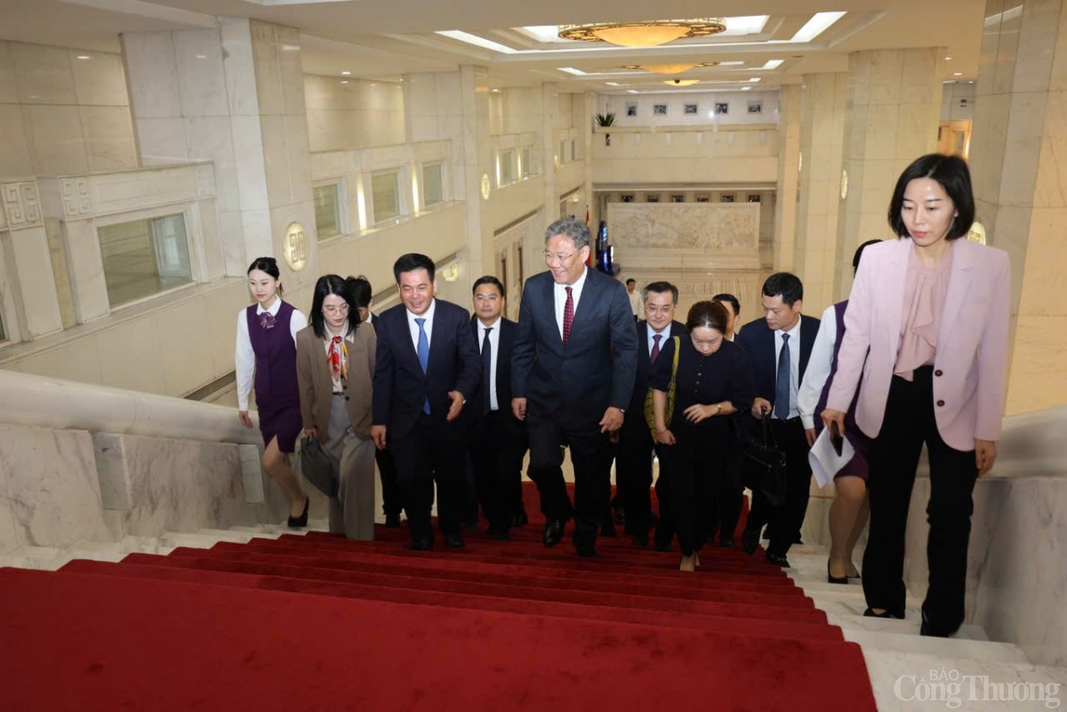 Bộ trưởng Nguyễn Hồng Diên đồng chủ trì Kỳ họp 13 Ủy ban hợp tác kinh tế, thương mại Việt - Trung Bộ trưởng Nguyễn Hồng Diên đồng chủ trì Kỳ họp 13 Ủy ban hợp tác kinh tế, thương mại Việt - Trung