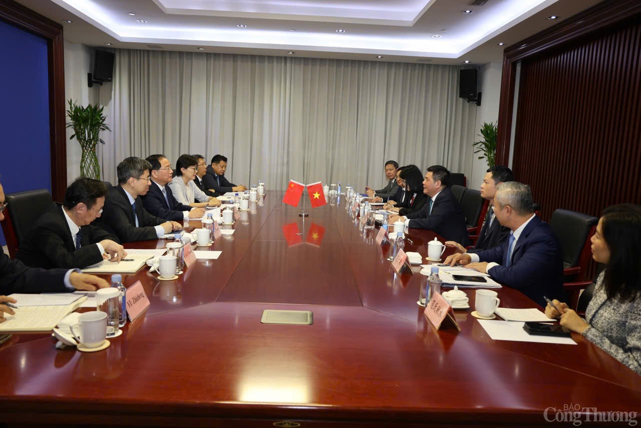Chùm ảnh: Bộ trưởng Nguyễn Hồng Diên làm việc với Bộ Công nghiệp và Công nghệ thông tin Trung Quốc