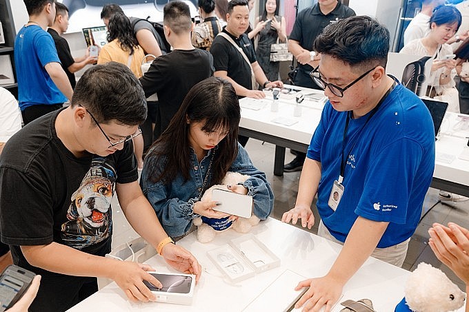 iPhone 16 'cháy hàng' tại Việt Nam, doanh thu ngày đầu tiên đạt 1,1 nghìn tỷ đồng iPhone 16 'cháy hàng' tại Việt Nam, doanh thu ngày đầu tiên đạt 1,1 nghìn tỷ đồng