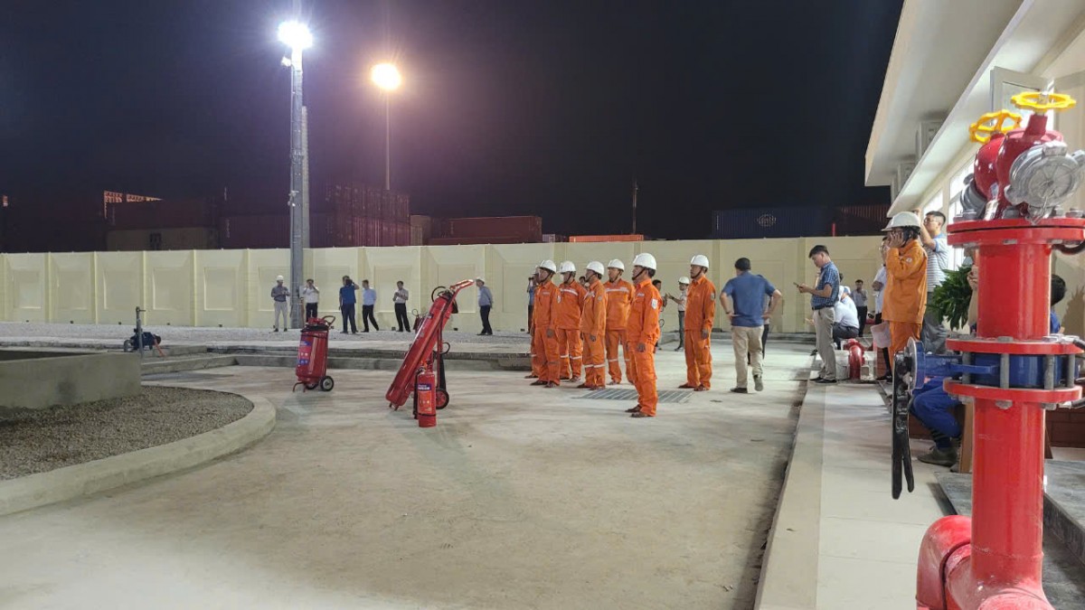 Lực lượng Phòng cháy chữa cháy tại chỗ của PC Bình Định sẵng sàng trong thời điểm đóng điện MBA 63MVA Lực lượng Phòng cháy chữa cháy tại chỗ của PC Bình Định sẵng sàng trong thời điểm đóng điện MBA 63MVA