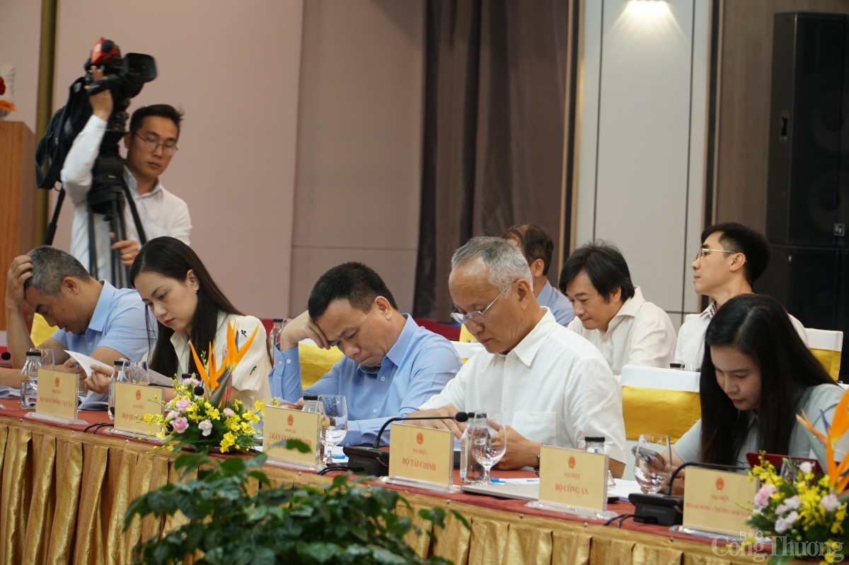 Các đại biểu tham dự Hội nghị Các đại biểu tham dự Hội nghị