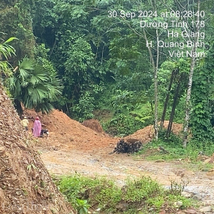 Chưa thông quốc lộ 2, xe đến Hà Giang chật vật đi đường liên xã Chưa thông quốc lộ 2, xe đến Hà Giang chật vật đi đường liên xã