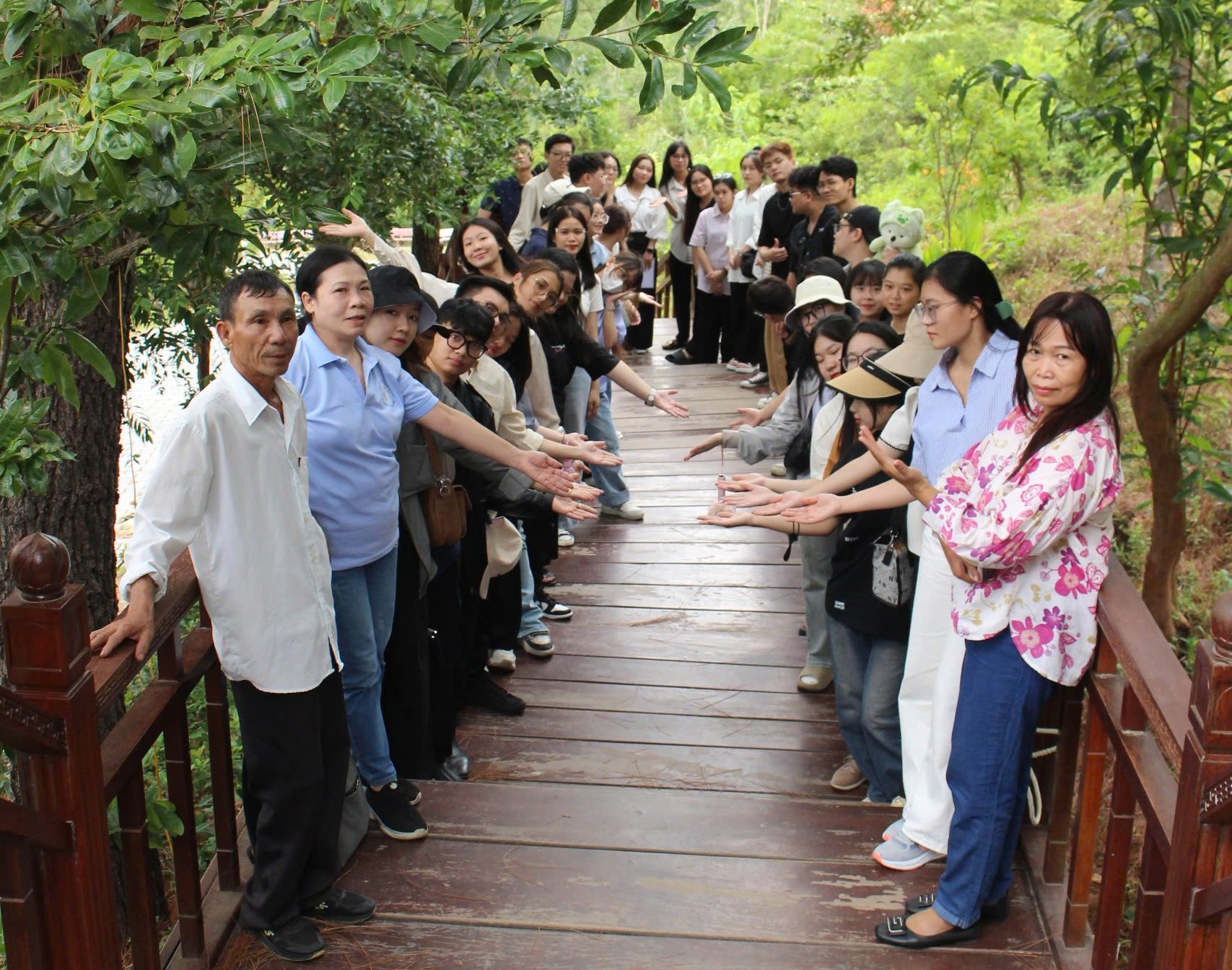 Bồi dưỡng văn hoá chính trị: Hành trang cần thiết cho thế hệ trẻ! Bồi dưỡng văn hoá chính trị: Hành trang cần thiết cho thế hệ trẻ!