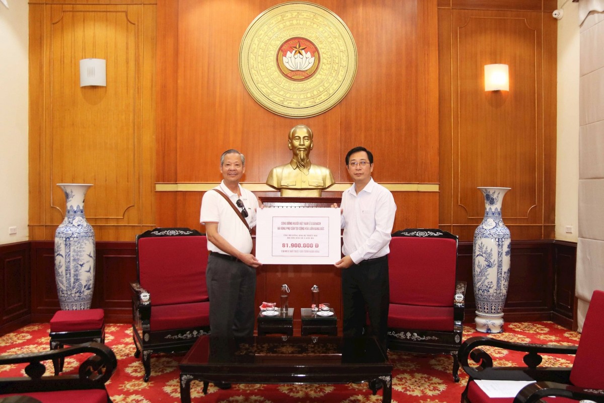 Ông Cao Xuân Thạo tiếp nhận ủng hộ từ Cộng đồng người Việt Nam ở Eisenach và vùng phụ cận tại Cộng hòa Liên bang Đức. Ông Cao Xuân Thạo tiếp nhận ủng hộ từ Cộng đồng người Việt Nam ở Eisenach và vùng phụ cận tại Cộng hòa Liên bang Đức.