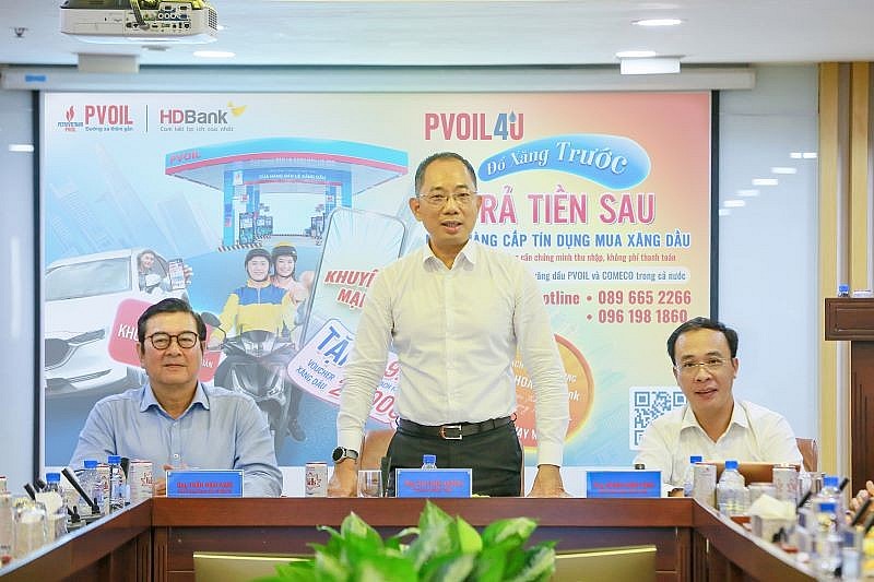 Ông Cao Hoài Dương – Chủ tịch HĐQT PVOIL chủ trì buổi họp báo Ông Cao Hoài Dương – Chủ tịch HĐQT PVOIL chủ trì buổi họp báo