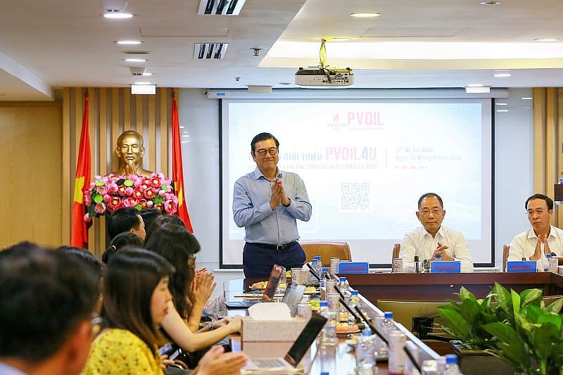 Ông Trần Hoài Nam – Phó Tổng Giám đốc HDBank đồng chủ trì buổi họp báo Ông Trần Hoài Nam – Phó Tổng Giám đốc HDBank đồng chủ trì buổi họp báo