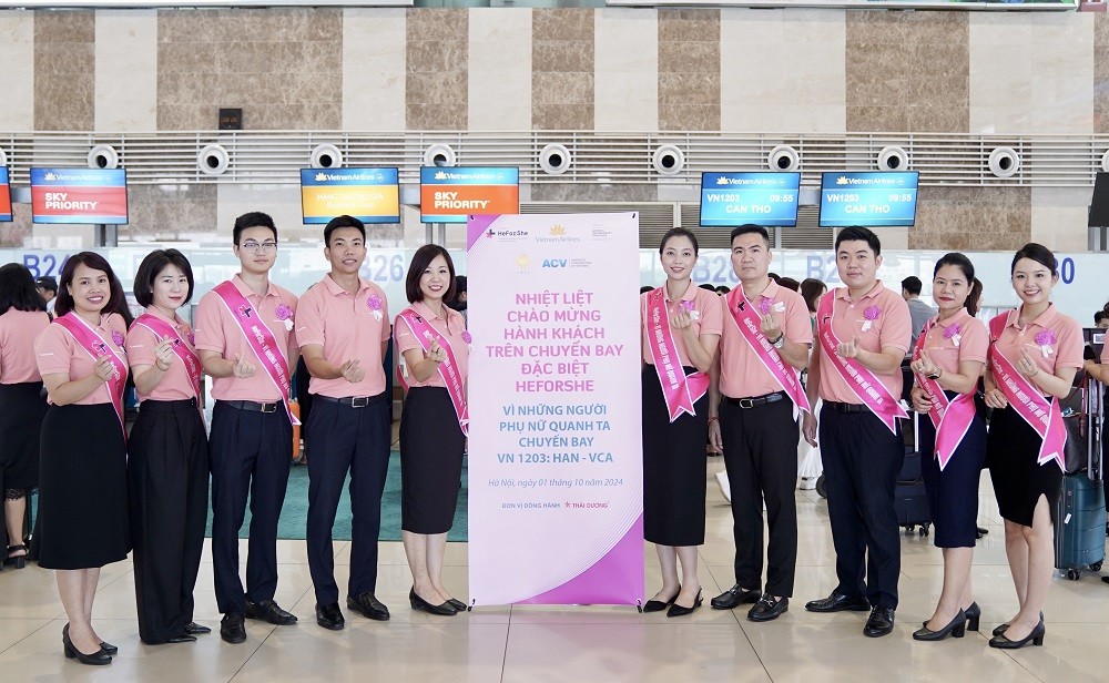 “Chuyến bay màu hồng” của Vietnam Airlines chung tay vì bình đẳng giới “Chuyến bay màu hồng” của Vietnam Airlines chung tay vì bình đẳng giới