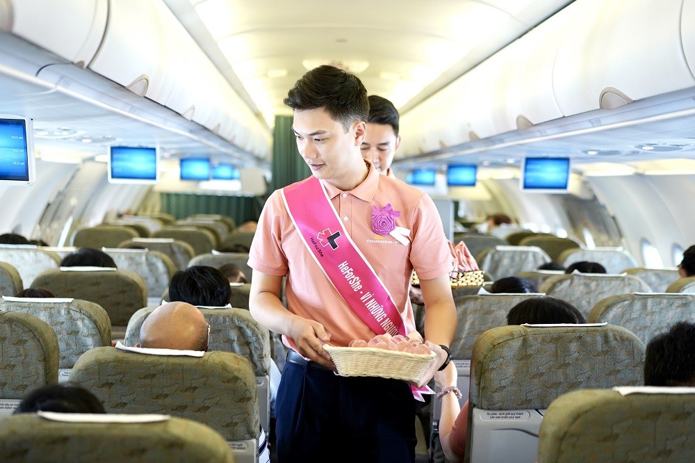 Hai chuyến bay VN1203 và VN1200 giữa Hà Nội và Cần Thơ đã trở thành hành trình ý nghĩa, truyền tải mạnh mẽ thông điệp bình đẳng giới - Ảnh: Vietnam Airlines Hai chuyến bay VN1203 và VN1200 giữa Hà Nội và Cần Thơ đã trở thành hành trình ý nghĩa, truyền tải mạnh mẽ thông điệp bình đẳng giới - Ảnh: Vietnam Airlines