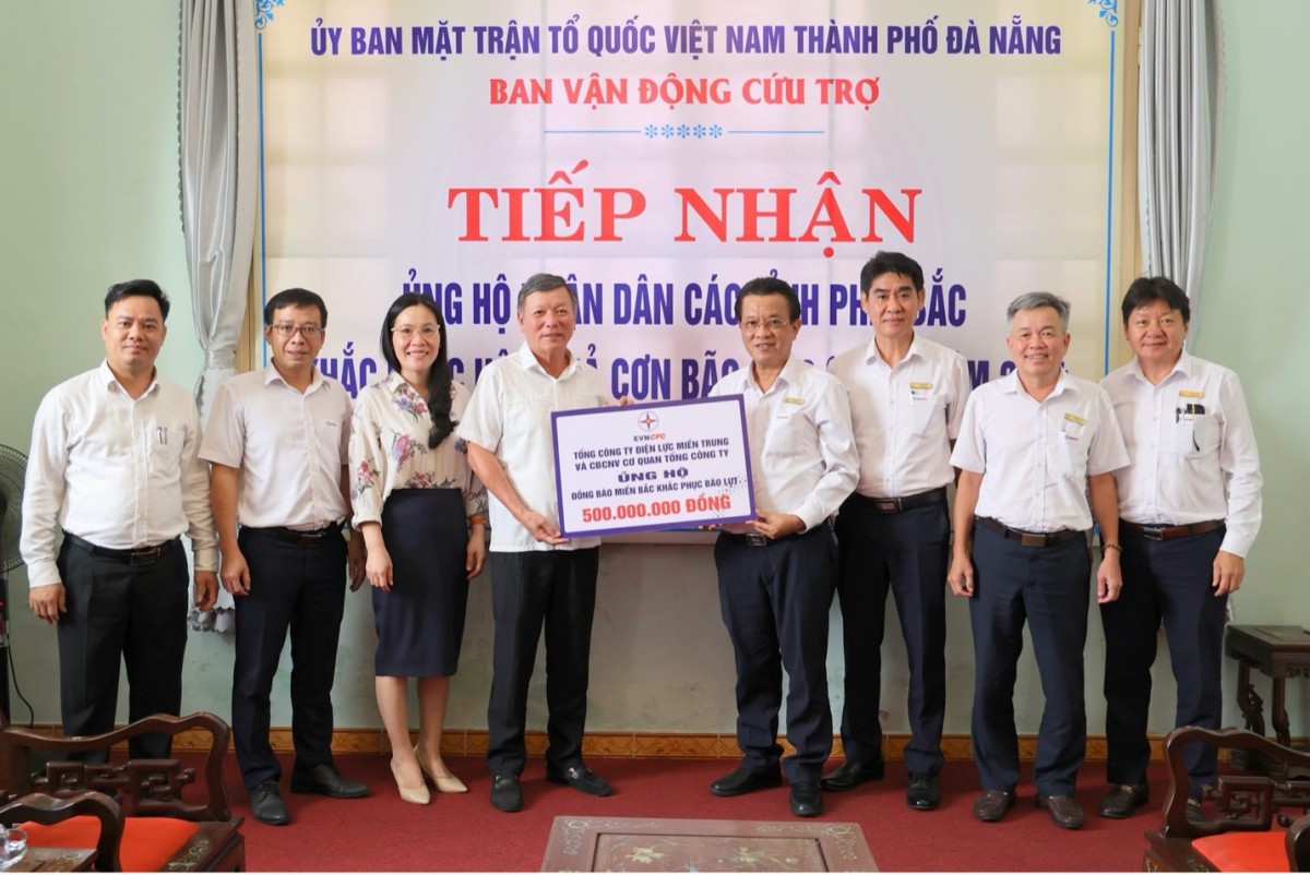 Thông qua Ủy ban Mặt trận Tổ quốc Việt Nam thành phố Đà Nẵng, Tổng giám đốc EVNCPC Ngô Tấn Cư trao tiền ủng hộ đồng bào miền Bắc khắc phục hậu quả thiên tai sau bão số 3 (Yagi) Thông qua Ủy ban Mặt trận Tổ quốc Việt Nam thành phố Đà Nẵng, Tổng giám đốc EVNCPC Ngô Tấn Cư trao tiền ủng hộ đồng bào miền Bắc khắc phục hậu quả thiên tai sau bão số 3 (Yagi)
