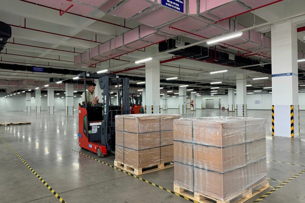 2 lô máy tính xách tay đầu tiên của Tập đoàn Quanta Computer Inc., được sản xuất tại Nam Định được xuất khẩu (Ảnh: T.T). 2 lô máy tính xách tay đầu tiên của Tập đoàn Quanta Computer Inc., được sản xuất tại Nam Định được xuất khẩu (Ảnh: T.T).