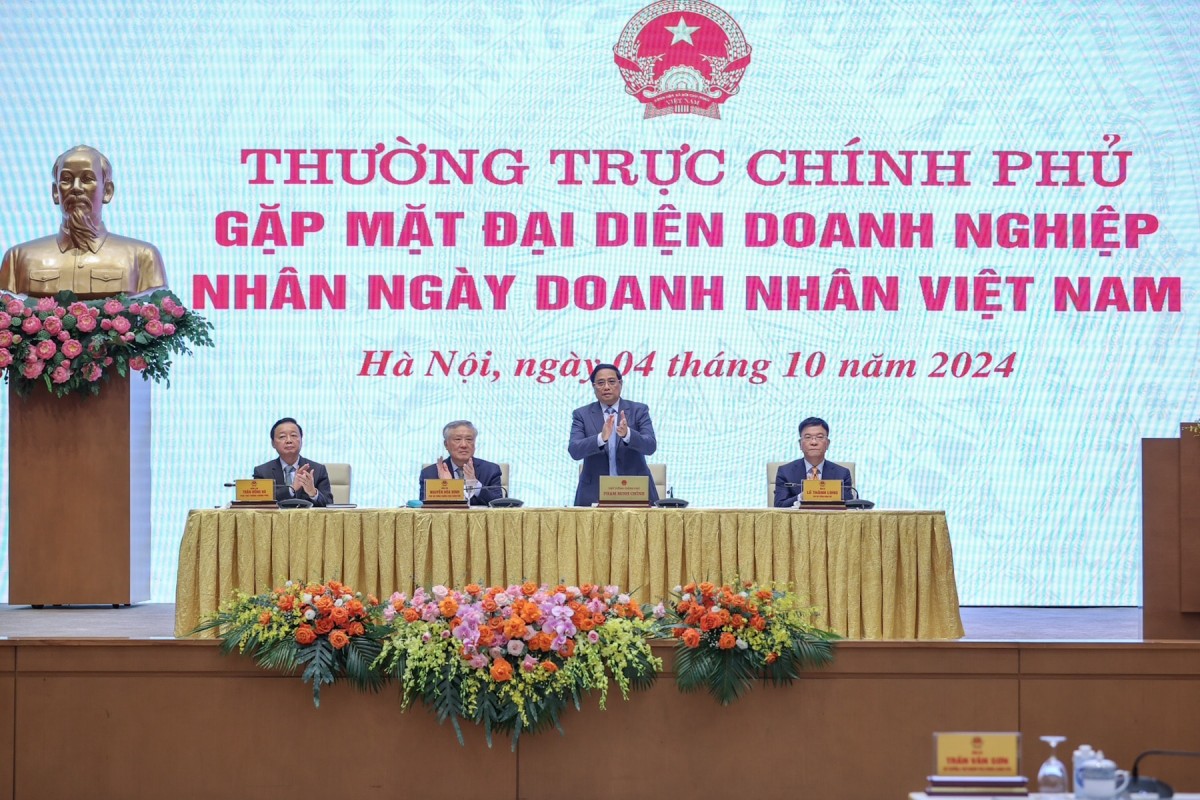 undefined Thủ tướng chủ trì cuộc gặp mặt đại diện doanh nghiệp nhân ngày Doanh nhân Việt Nam