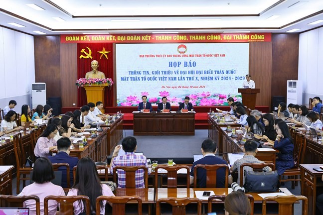 Quang cảnh họp báo  Quang cảnh họp báo
