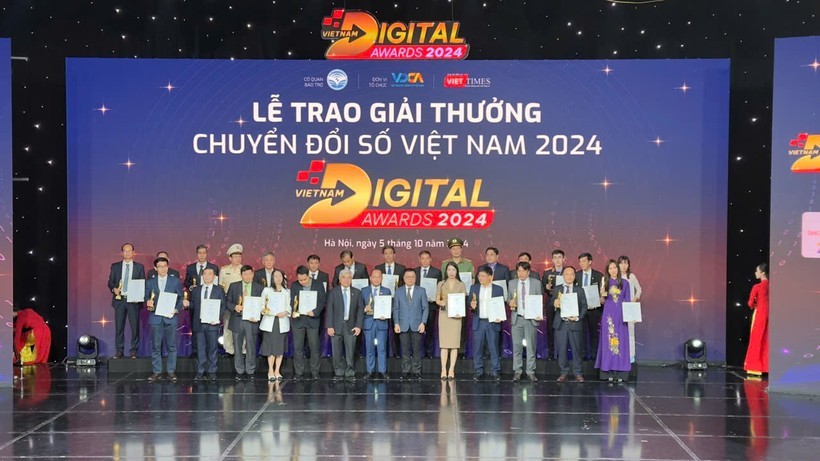 Vinh danh 45 đơn vị, sản phẩm và giải pháp chuyển đổi số xuất sắc.