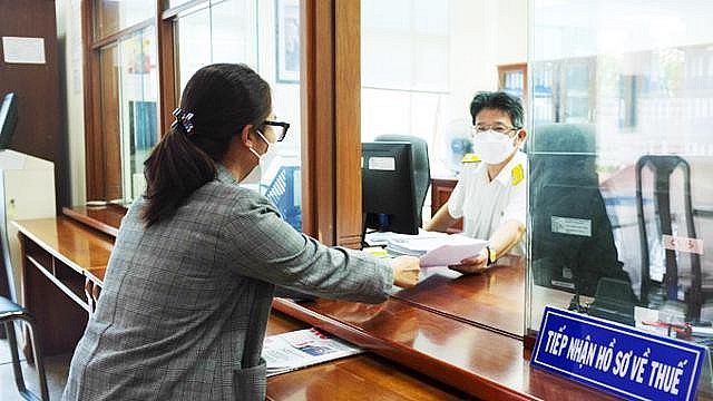 Nợ thuế liên tục tăng cao ngay thời điểm cuối năm khiến ngành thuế phải áp dụng nhiều biện pháp mạnh tay để thu hồi nợ Nợ thuế liên tục tăng cao ngay thời điểm cuối năm khiến ngành thuế phải áp dụng nhiều biện pháp mạnh tay để thu hồi nợ