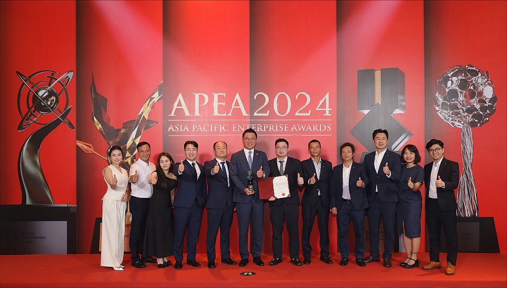 Các thành viên Chứng khoán KB Việt Nam tại lễ trao giải APEA 2024