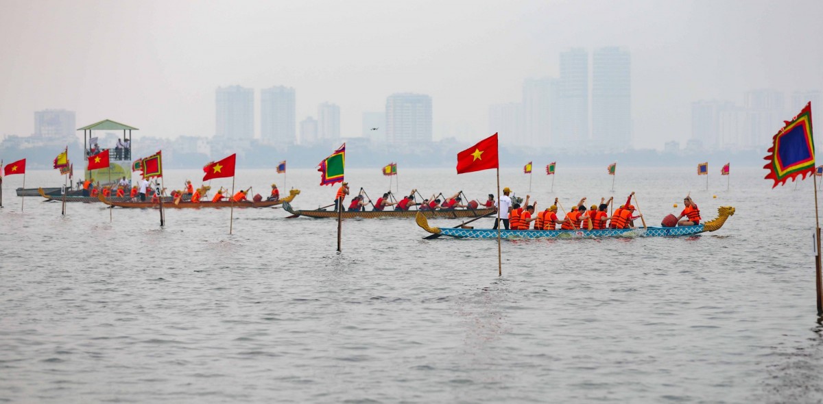 Thấy gì phía sau ca khúc 'Phương Hằng và T30' của bà Nguyễn Phương Hằng? Thấy gì phía sau ca khúc 'Phương Hằng và T30' của bà Nguyễn Phương Hằng?