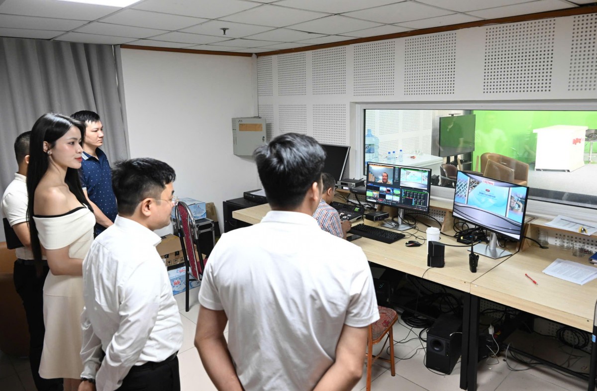 Hoa hậu Ngọc Quỳnh thăm Báo Công Thương: Lan tỏa hình ảnh du lịch Việt Hoa hậu Ngọc Quỳnh thăm Báo Công Thương: Lan tỏa hình ảnh du lịch Việt