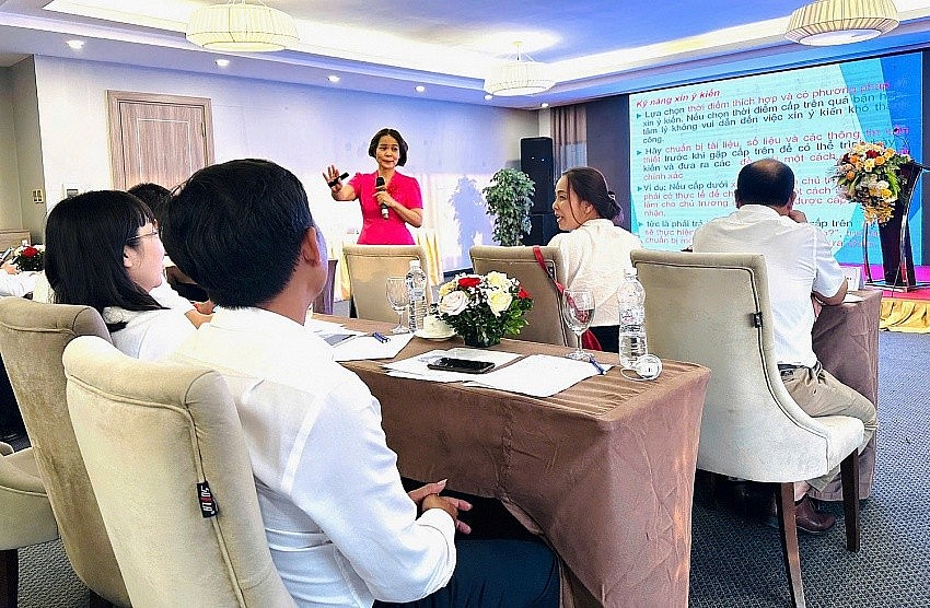 Công đoàn PVEP tổ chức Hội nghị tập huấn, lắng nghe Tiến sỹ Nguyễn Thị Thùy Yên - Trưởng khoa Quan hệ Lao động, Trường Đại học Công đoàn chia sẻ với chuyên đề “Nội dung và phương pháp hoạt động của cán bộ công đoàn cơ sở”