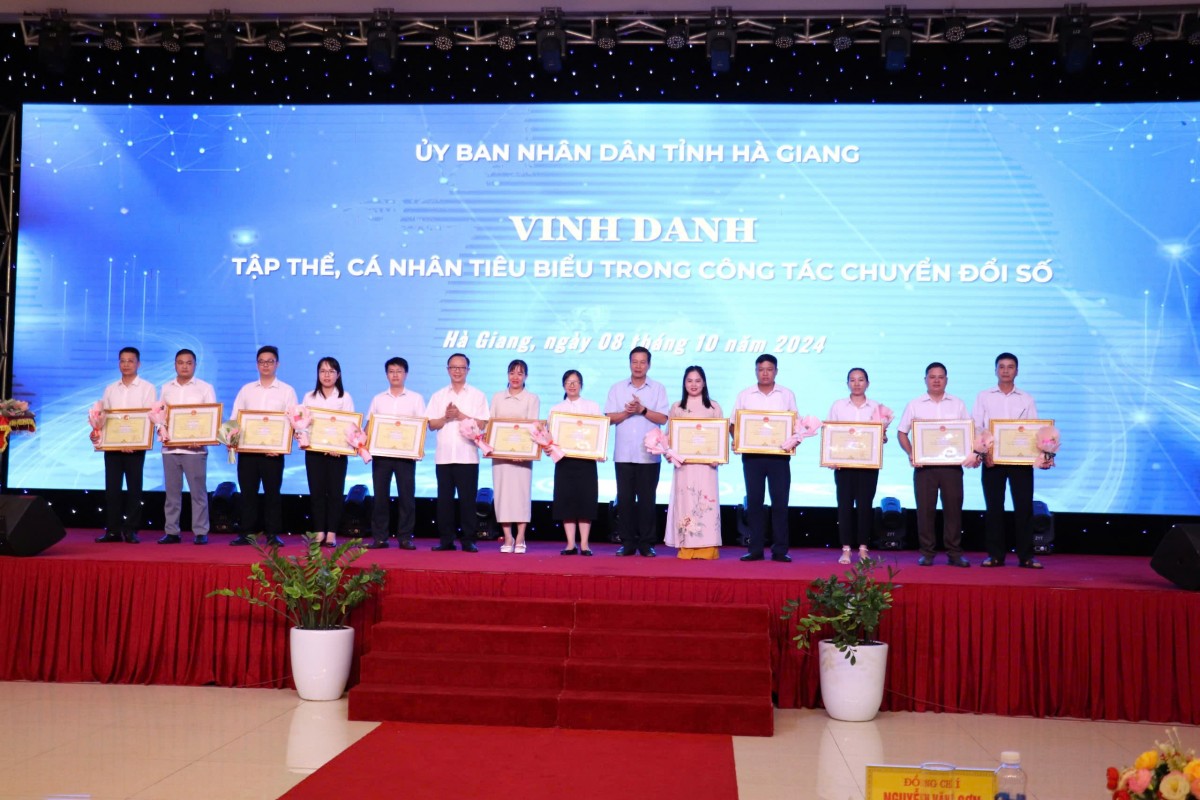 Ngày hội truyền thông Hà Giang: Vinh danh cán bộ làm truyền thông, chuyển đổi số Ngày hội truyền thông Hà Giang: Vinh danh cán bộ làm truyền thông, chuyển đổi số