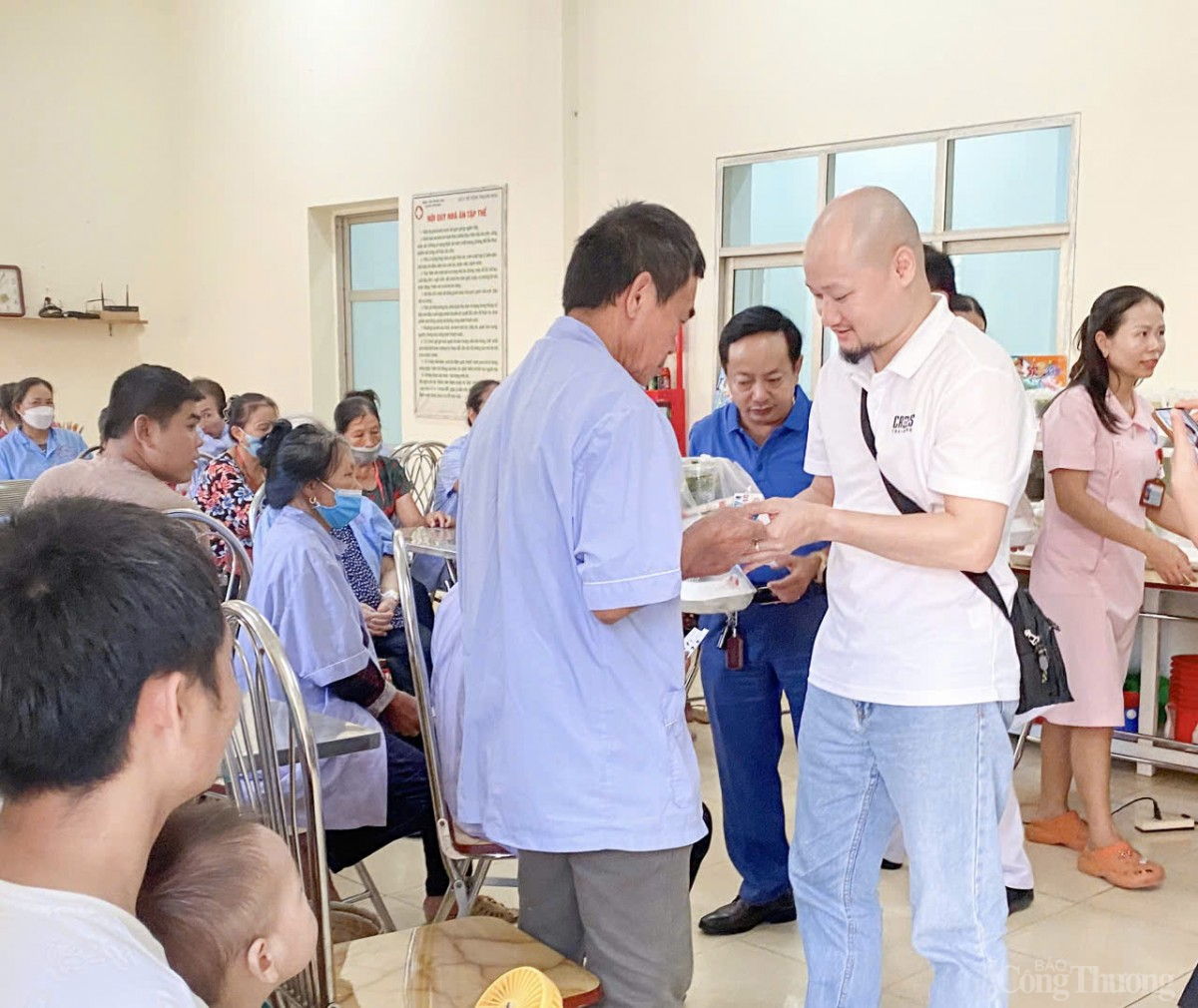 Câu lạc bộ Dĩa cơm trên tường Thanh Hóa: 'Mỗi dĩa cơm, cả tấm lòng' Câu lạc bộ Dĩa cơm trên tường Thanh Hóa: 'Mỗi dĩa cơm, cả tấm lòng'