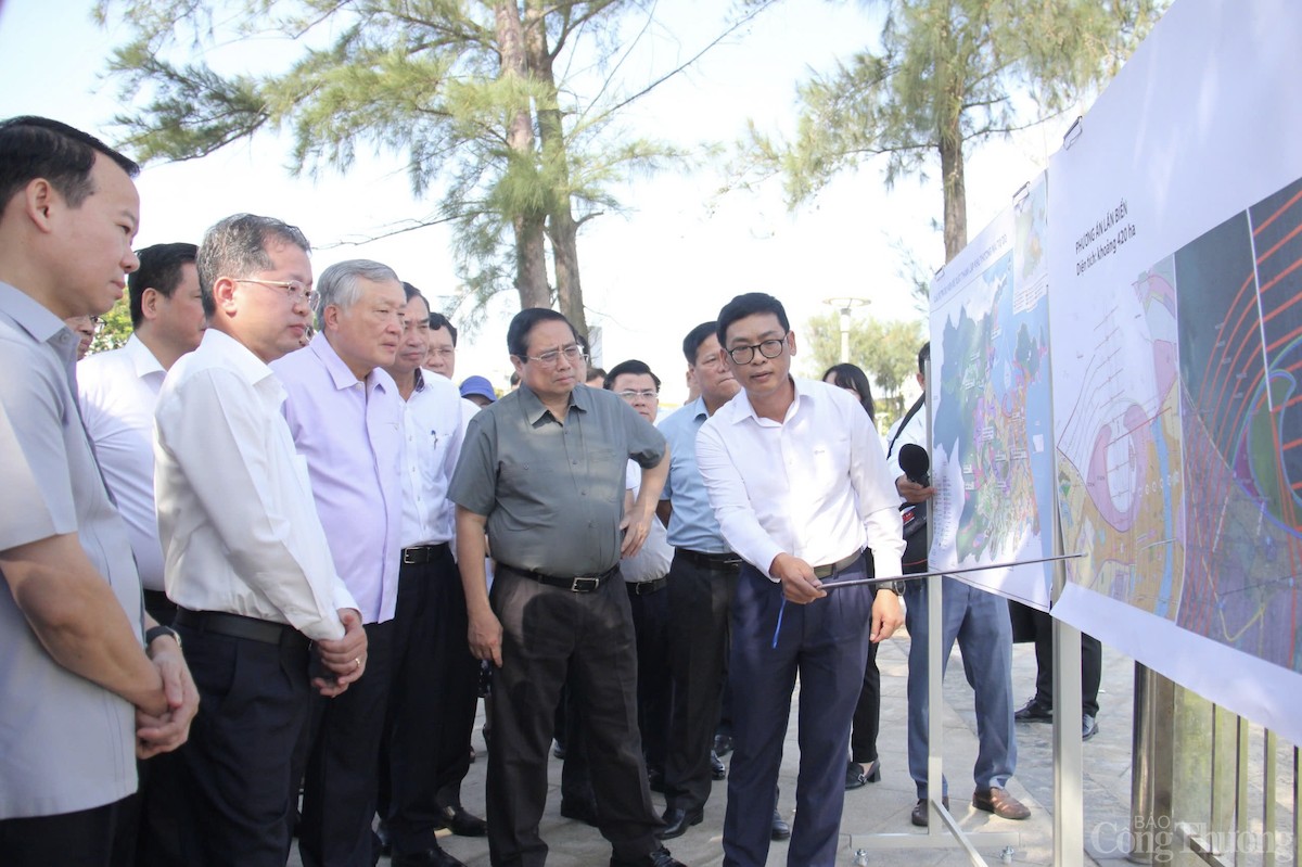 Thủ tướng Phạm Minh Chính và đoàn công tác khảo sát vị trí dự kiến nghiên cứu làm Khu thương mại dự do Đà Nẵng hôm 1/9 Thủ tướng Phạm Minh Chính và đoàn công tác khảo sát vị trí dự kiến nghiên cứu làm Khu thương mại dự do Đà Nẵng hôm 1/9